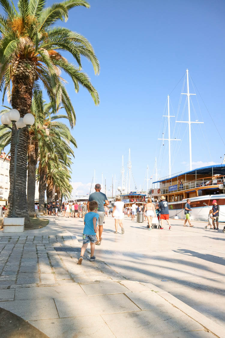 Promenade, Kids Playing