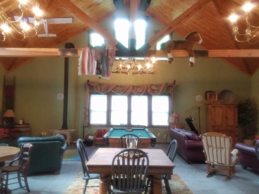 Amish Barn Great Room- Photo Credit: Airbnb