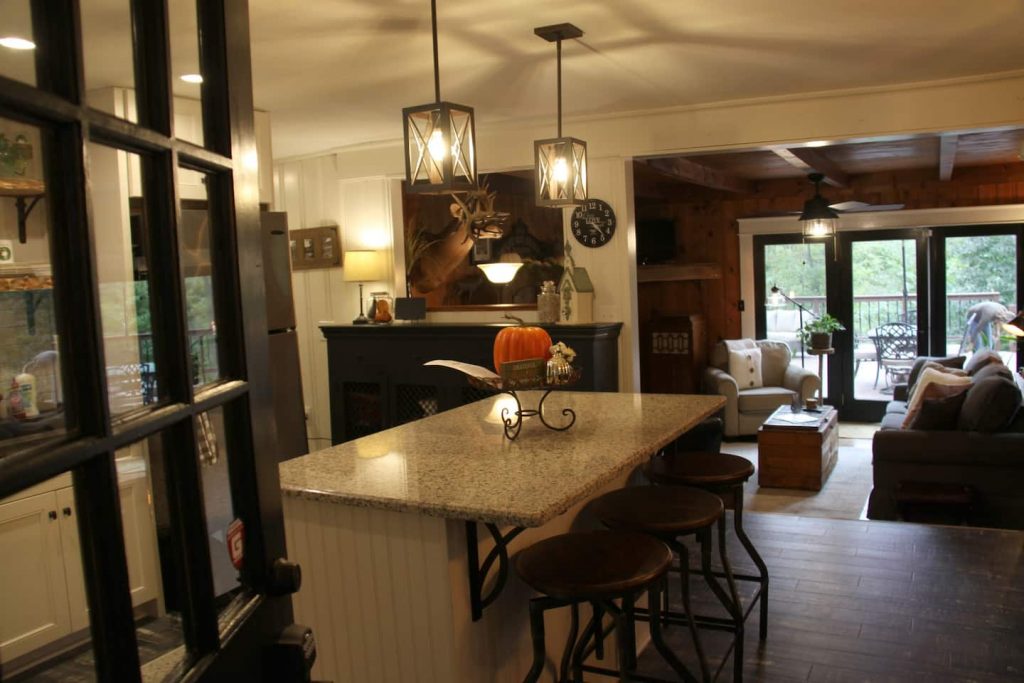 Eagle Rise Living & Kitchen- Photo Credit: Airbnb