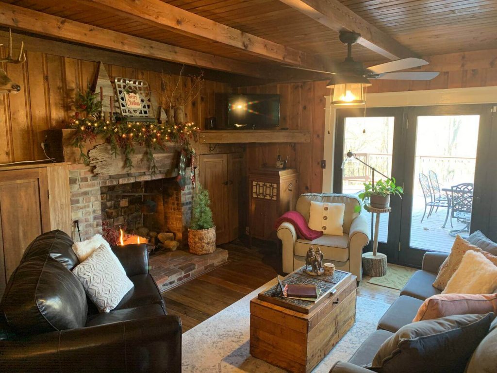 Eagle Rise Living Room- Photo Credit: Airbnb