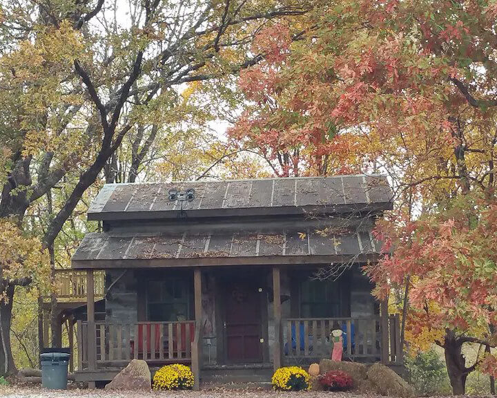 exterior of Twin Oaks cabin